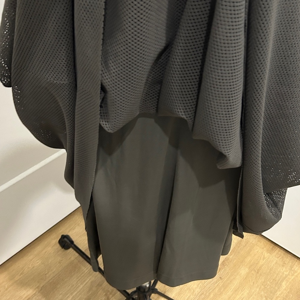 AKRIS PUNTOStretch Mesh Pleated Midi Skirt in Graphite Gray |Size 10 - Picture 9 of 16